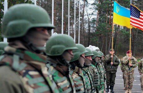 Запад не оставляет намерений “поиграть” Украиной в войну