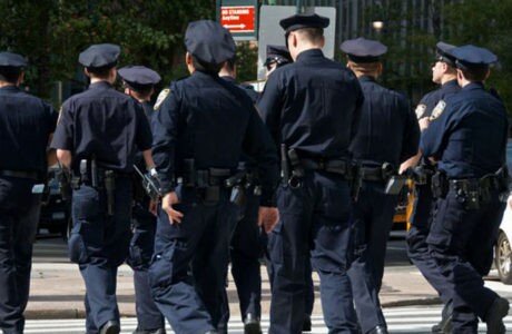В США массово увольняются полицейские
