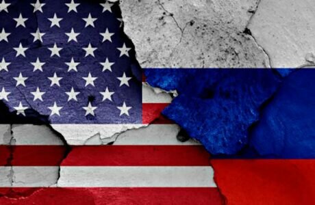 Вашингтону посоветовали смягчить отношения с РФ из-за противостояния Китаю